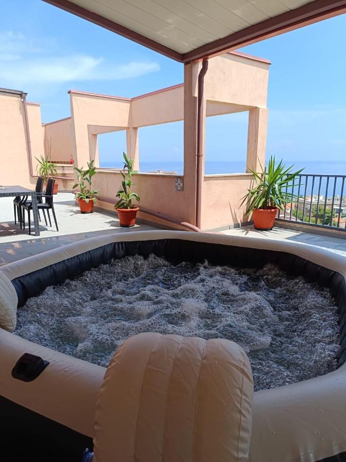 Attico Vista Mare Con Terrazza E Spa Riscaldata Santo Stefano di Camastra Buitenkant foto