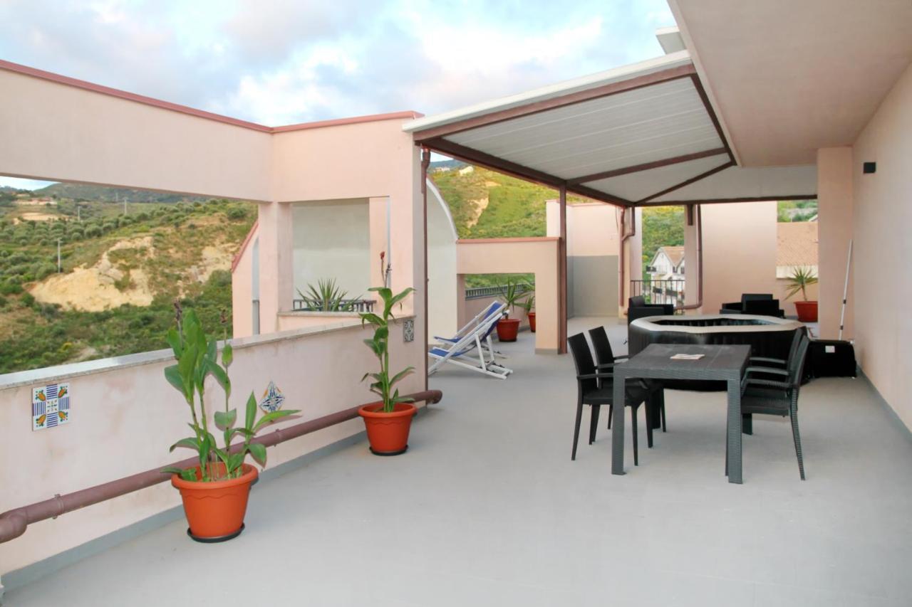 Attico Vista Mare Con Terrazza E Spa Riscaldata Santo Stefano di Camastra Buitenkant foto